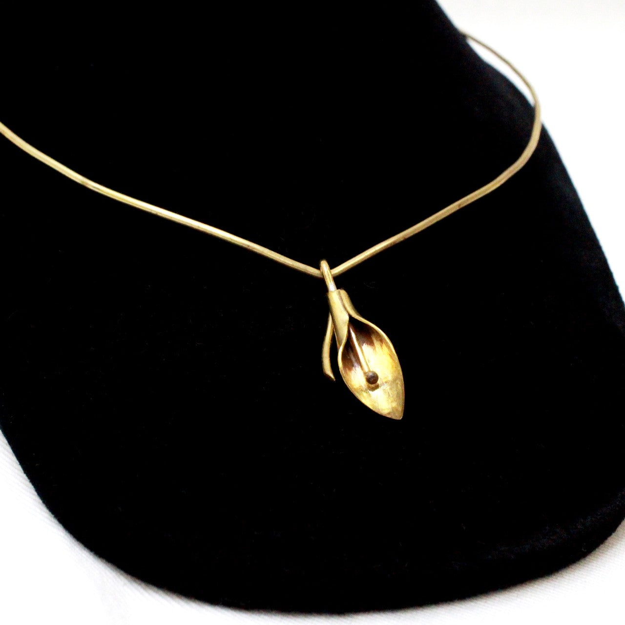 Calla Lily Collar Brass