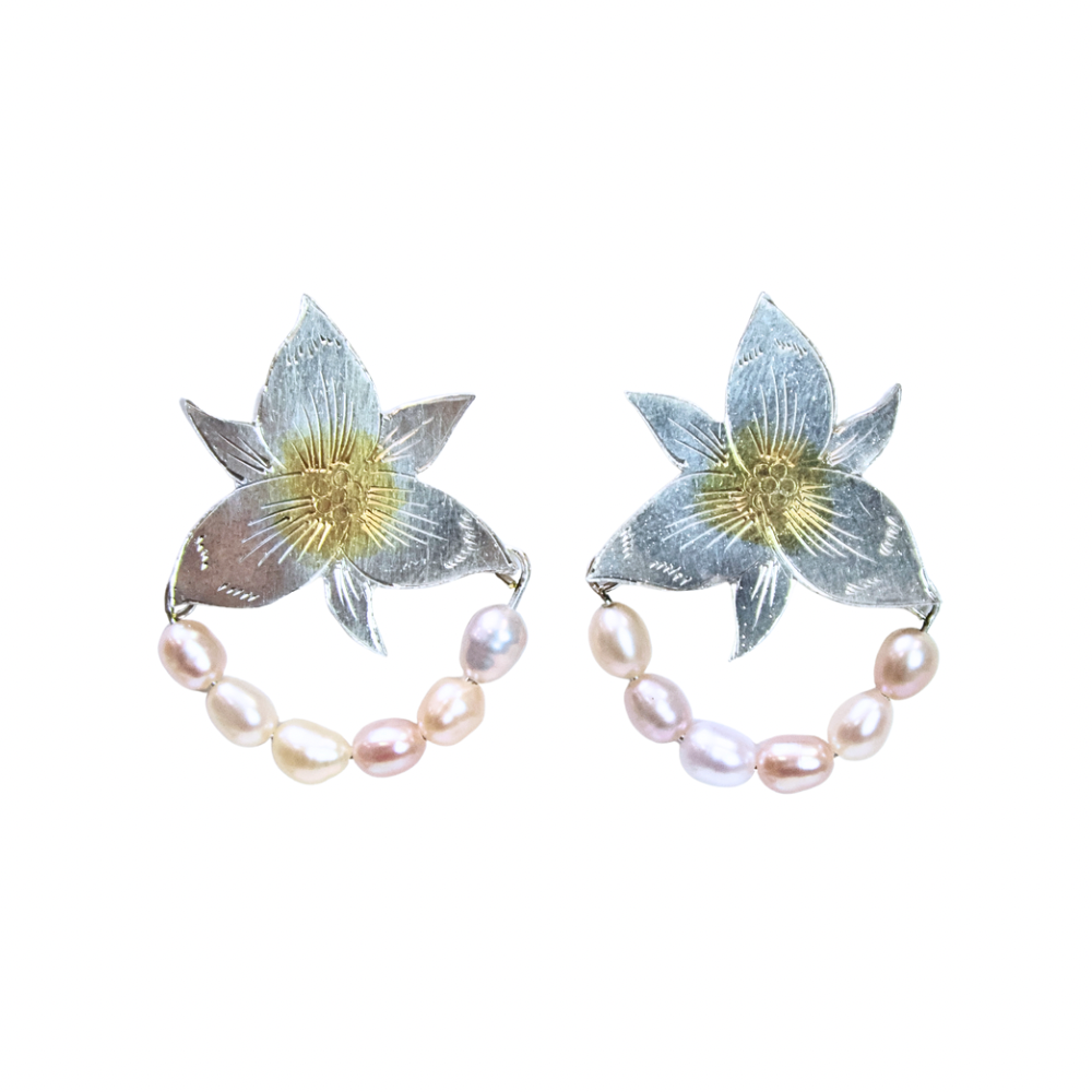 Trillium w/ Pearl Post ER