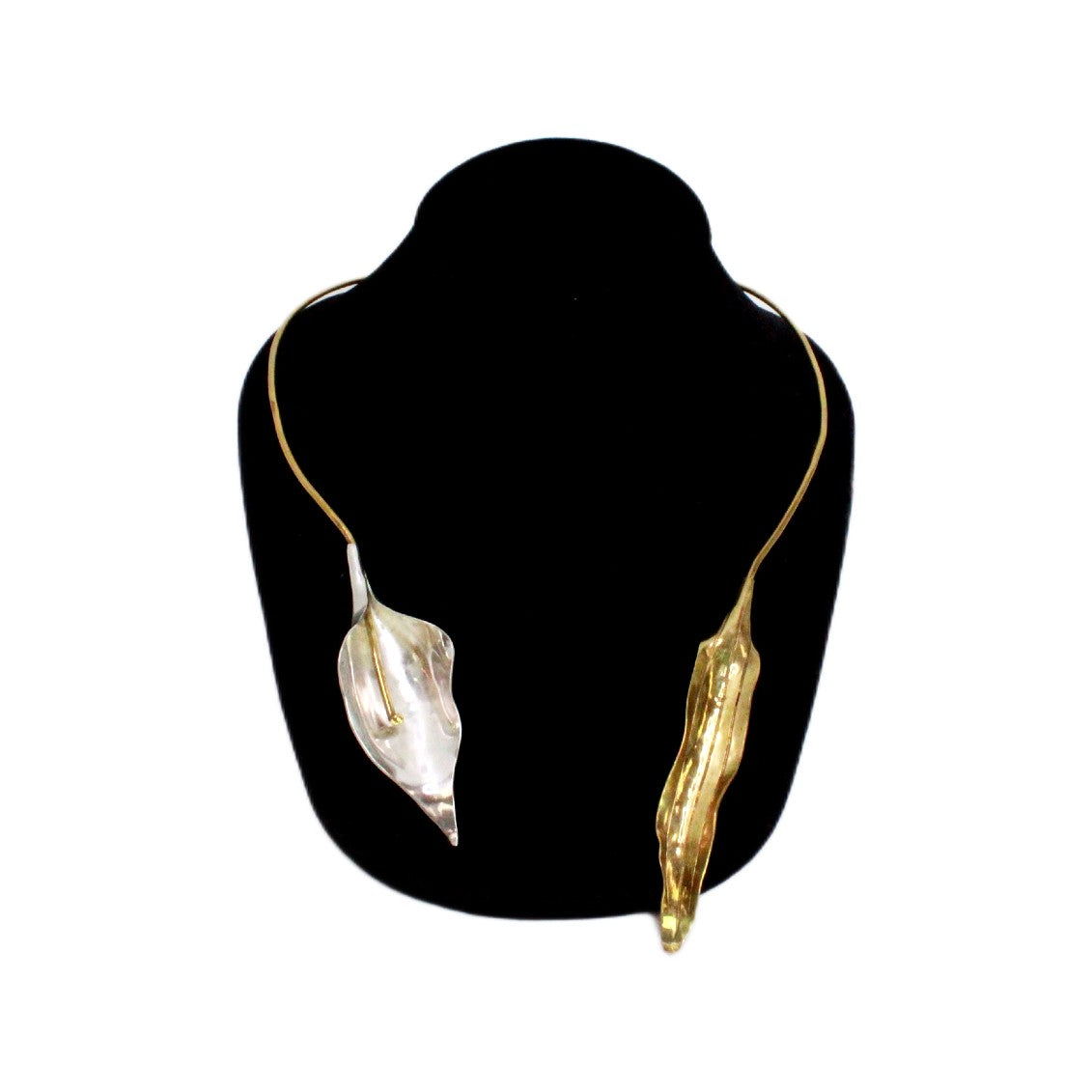 Calla Lily Collar
