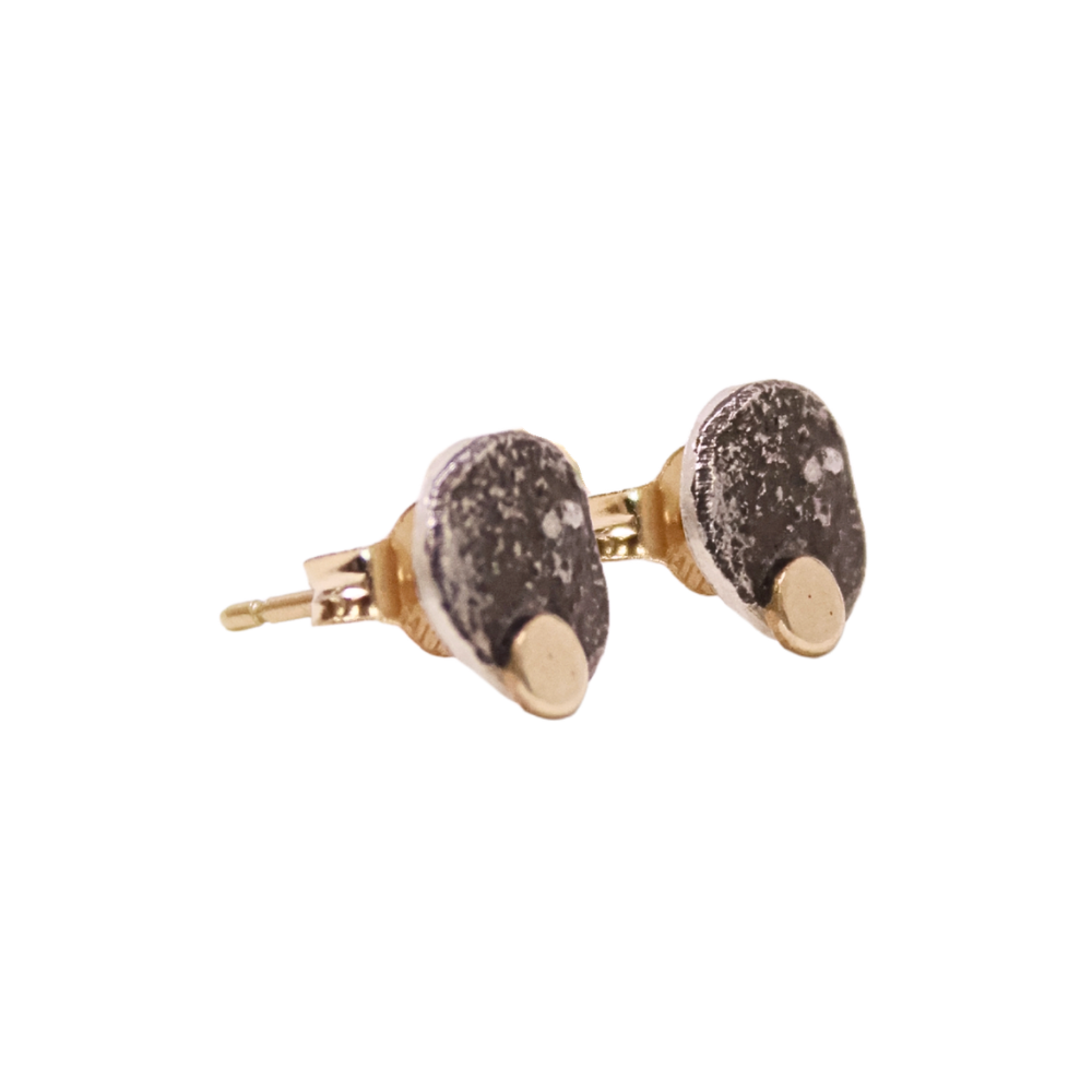 Sm Pebble Studs