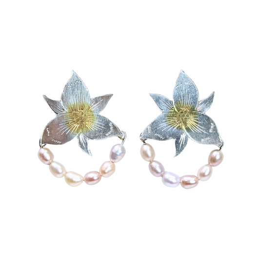 Trillium w/ Pearl Post ER